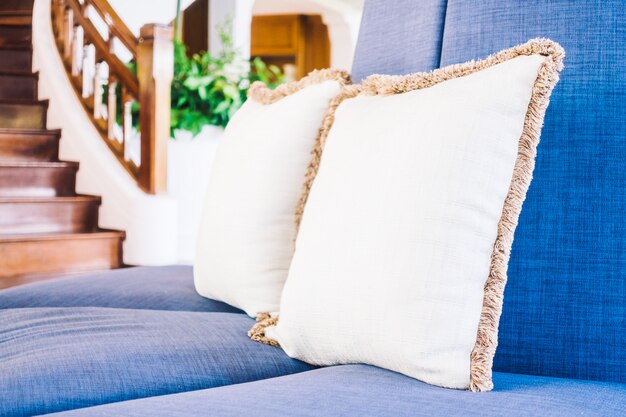 Free photo pillow on sofa and chair