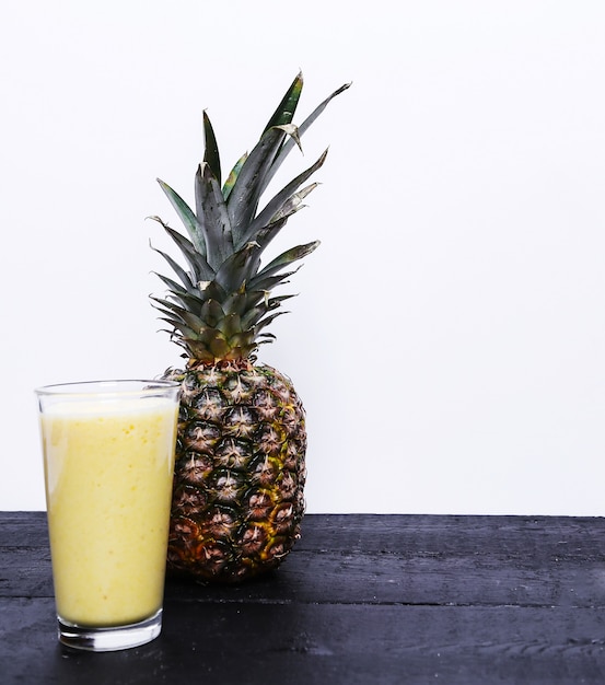 Free photo pineapple juice