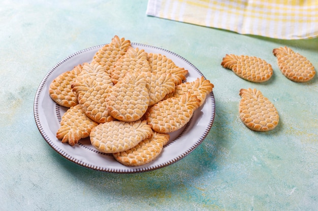 パイナップルの形をしたおいしいクッキー。