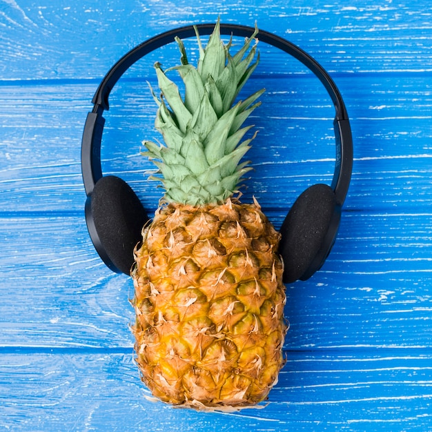 Free photo pineapple with headphones on board