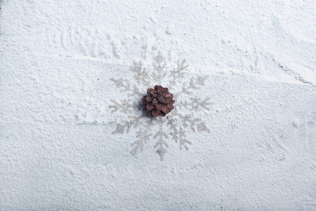 Free photo pinecone on the snow. christmas decoration