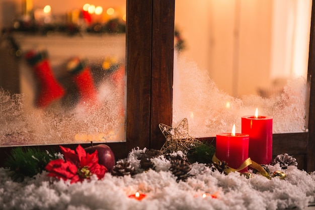 Pinecones on fake snow and canddles