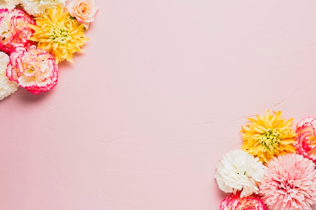 Free photo pink background with copy space