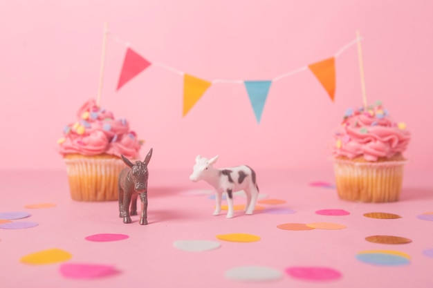 Free photo pink birthday cupcake with garland