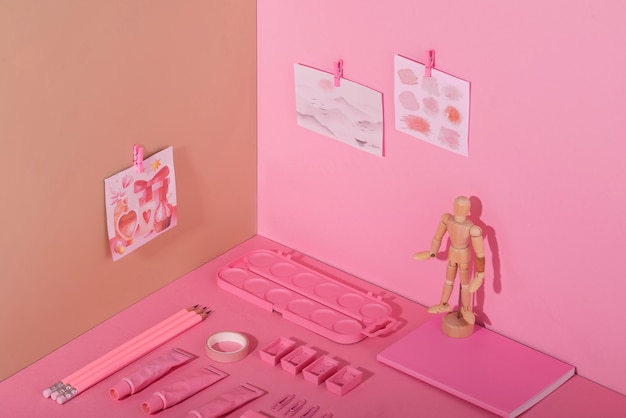 Foto gratuita disposizione rosa degli strumenti dell'illustratore