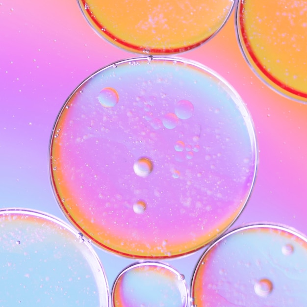 泡とピンクとオレンジの抽象的な背景