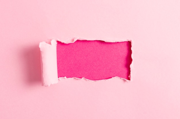 Розовый лист бумаги с розовым макетом