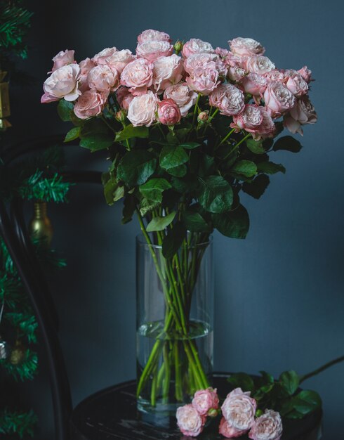 Pink roses in a glass vase with water