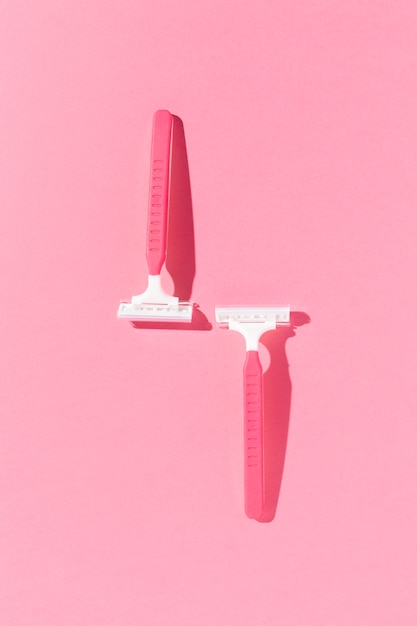 Free photo pink safe shaving razors for sensitive skin