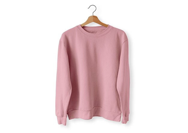 Розовый свитер спереди