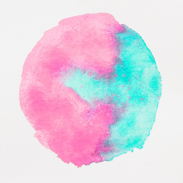 Розовая и бирюзовая акварель художественного круга формы на белом фоне
