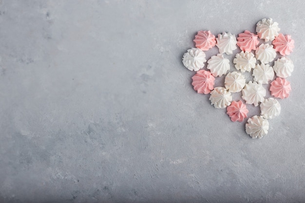 Free photo pink and white marshmallows in a heart shape.