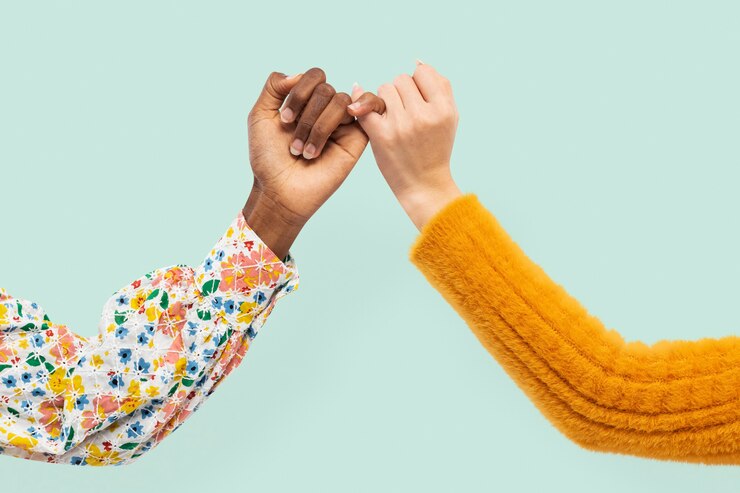 Free Photo pinky promise hands gesture