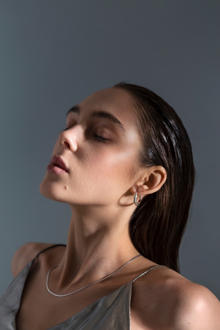 Free Photo pisces portrait of beautiful woman