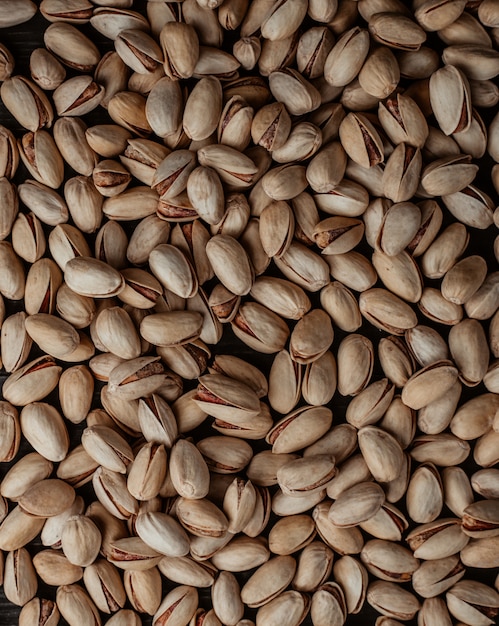 Free photo pistachios on a table