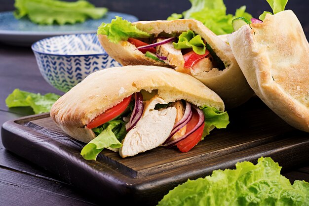 Pita stuffed with chicken, tomato and lettuce