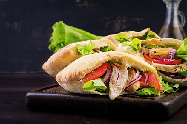 Pita stuffed with chicken, tomato and lettuce