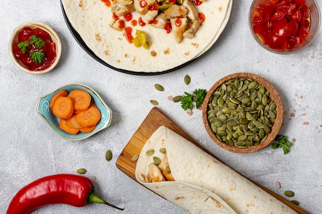 Pita and vegetables on plates