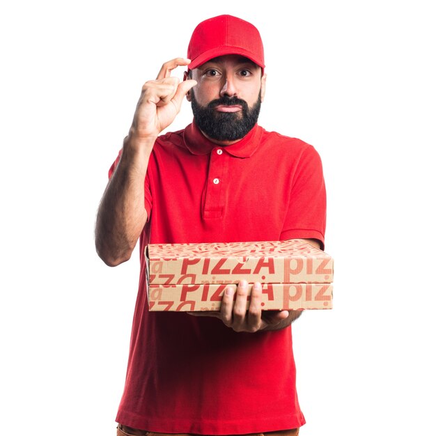 Человек доставки пиццы делает крошечный знак