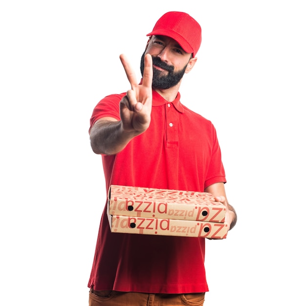 Foto gratuita uomo di consegna pizza facendo il gesto di vittoria
