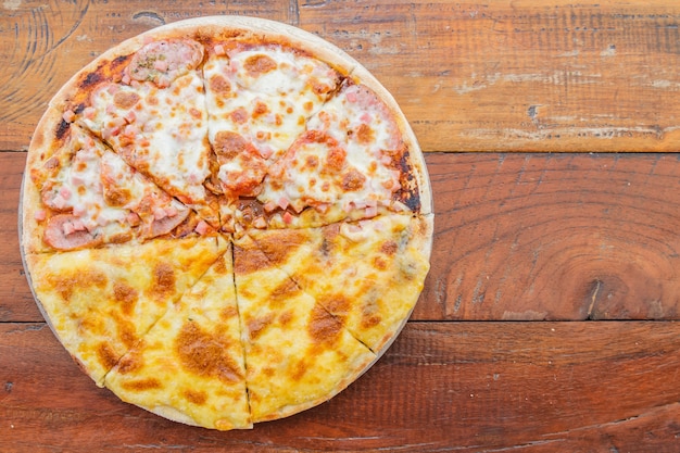 Пицца Мясной любовник и сыр