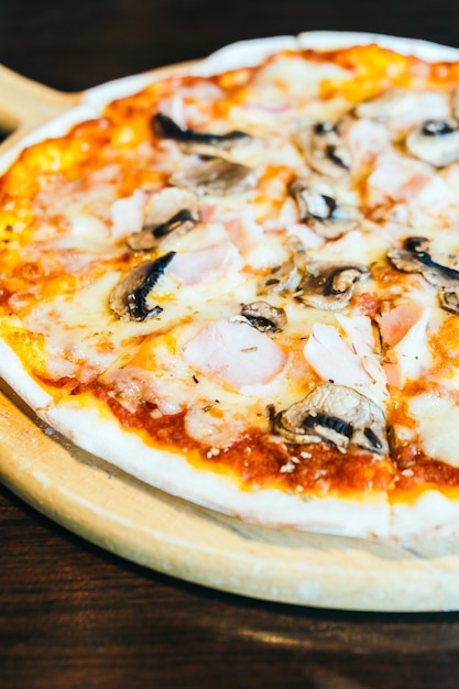 Pizza with ham and mushroom