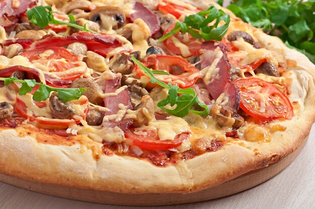 Pizza with ham and vegetables