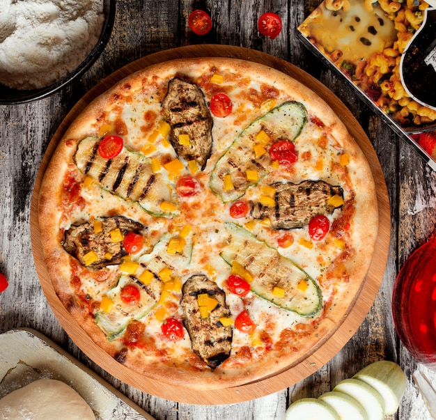 ズッキーニと野菜のピザ