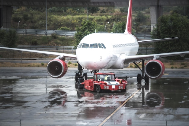 Free photo plane at a airport terminal building