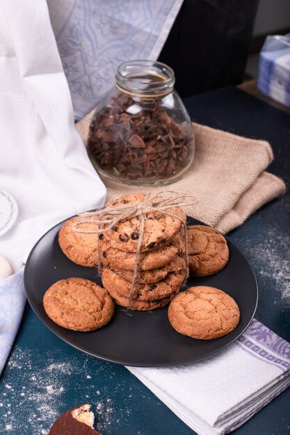 The plate of biscuits with cinnamon