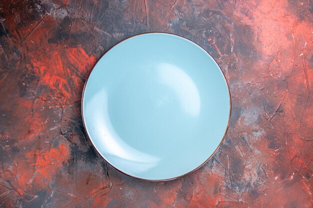 a plate blue round plate on the red-blue table
