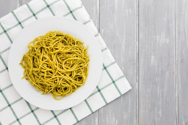 Free photo plate of pasta on tablecloth