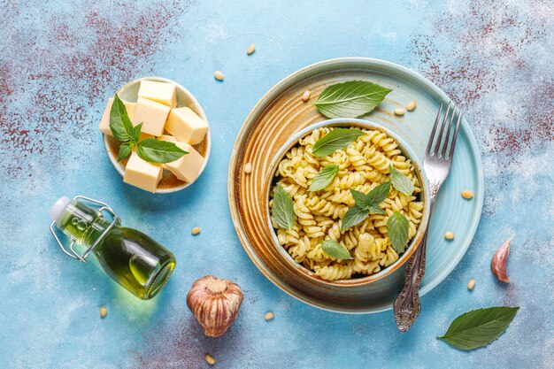 Free photo plate of pasta with homemade pesto sauce.