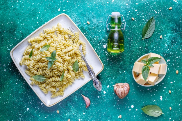 Free photo plate of pasta with homemade pesto sauce.