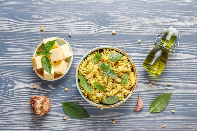 Free photo plate of pasta with homemade pesto sauce.