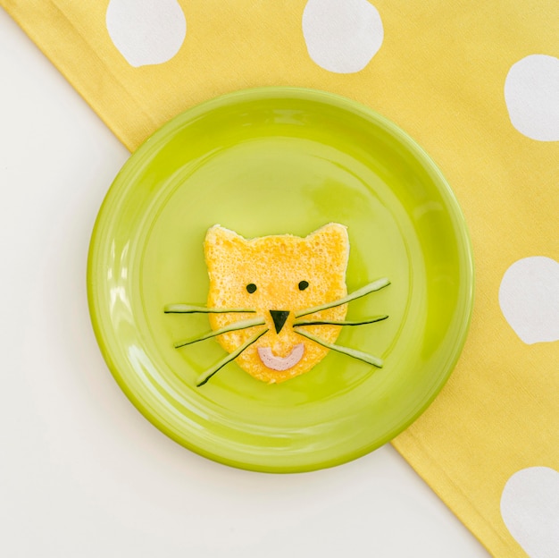 Free photo plate with cat shape egg