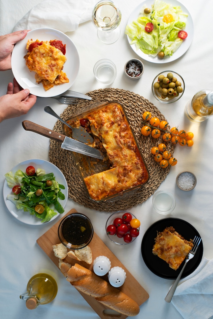 無料Photo おいしいイタリアン ラザニアのプレート
