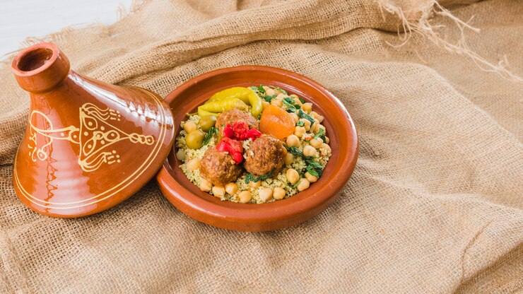 Free Photo plate with fresh food on burlap