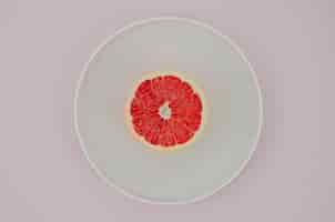 Free photo plate with grapefruit on table