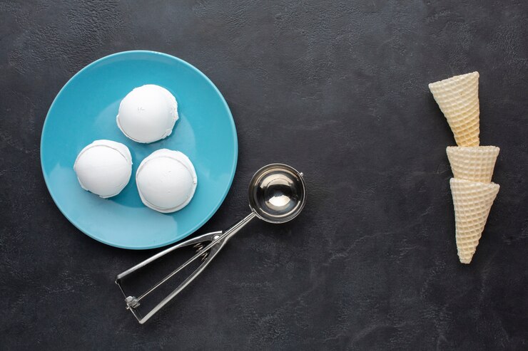 Free Photo plate with ice cream cups