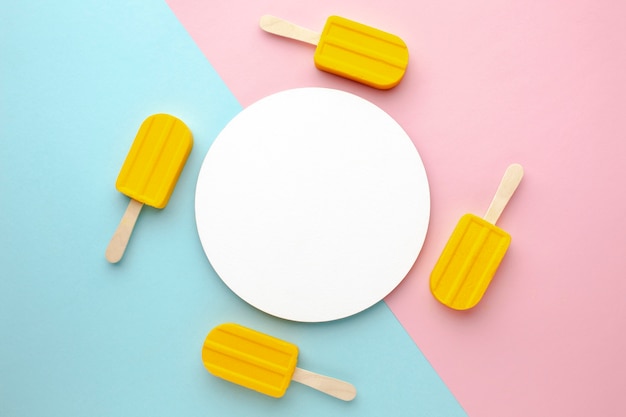 Free photo plate with ice creams arround