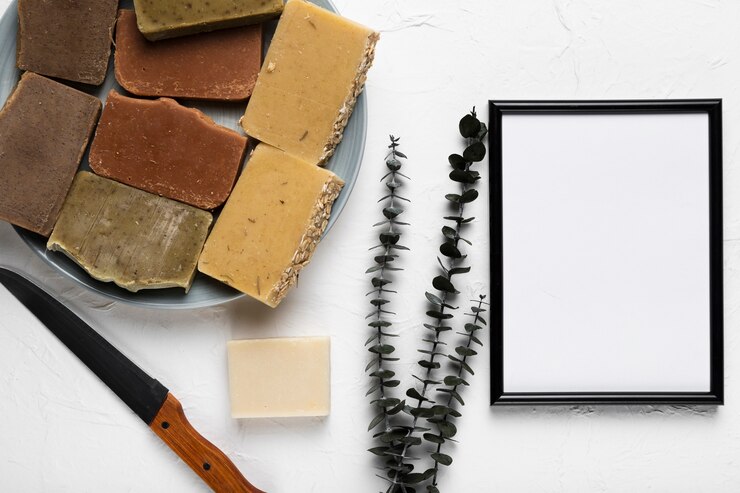 Free Photo plate with soaps and lavender at spa