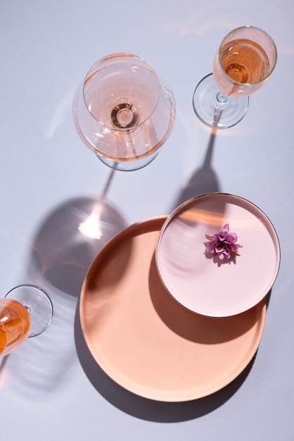 Расположение тарелок и стаканов, вид сверху