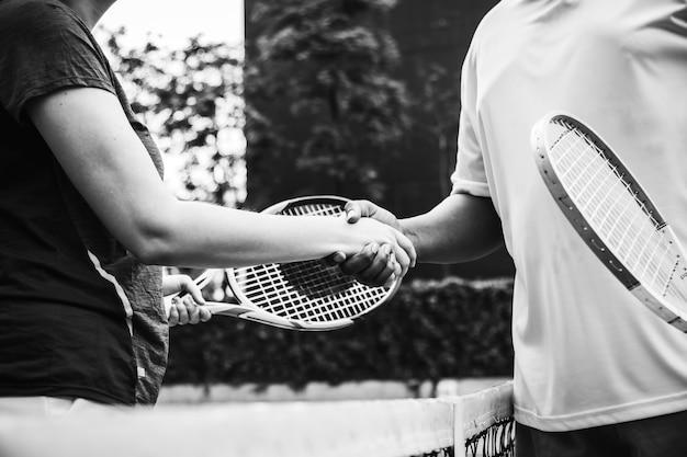 Free photo players shaking hands after a tennis match