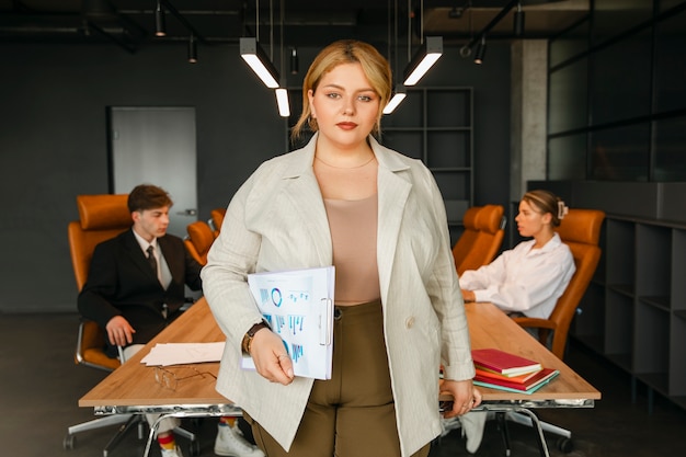 Free photo plus-size business woman working in a professional office