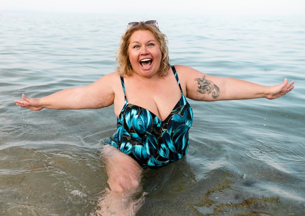 Free photo plus size model standing in the water