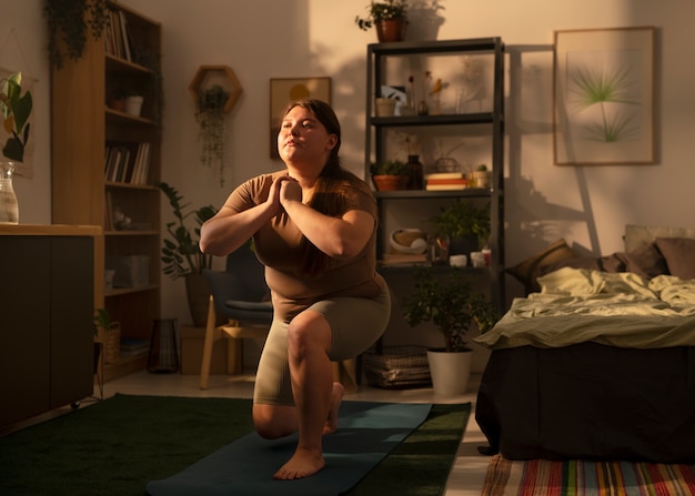 Free photo plus-size person doing indoor house activities