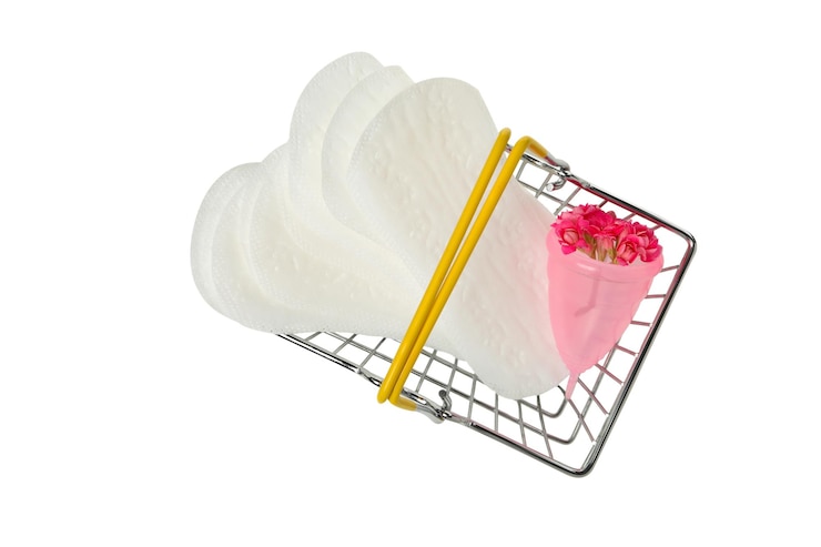 무료 Photo 파푸아-그네이 여성 생리 문제 개념은 색 배경에 고립되어 있습니다.