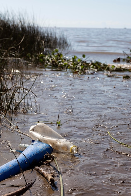 Free photo pollution concept of water with garbage