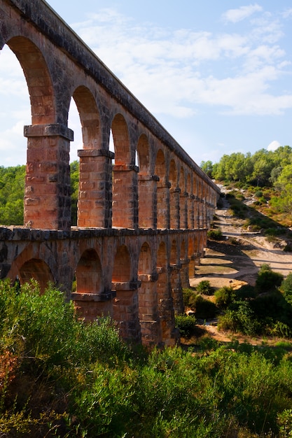 Бесплатное фото pont del diable в таррагоне. каталония